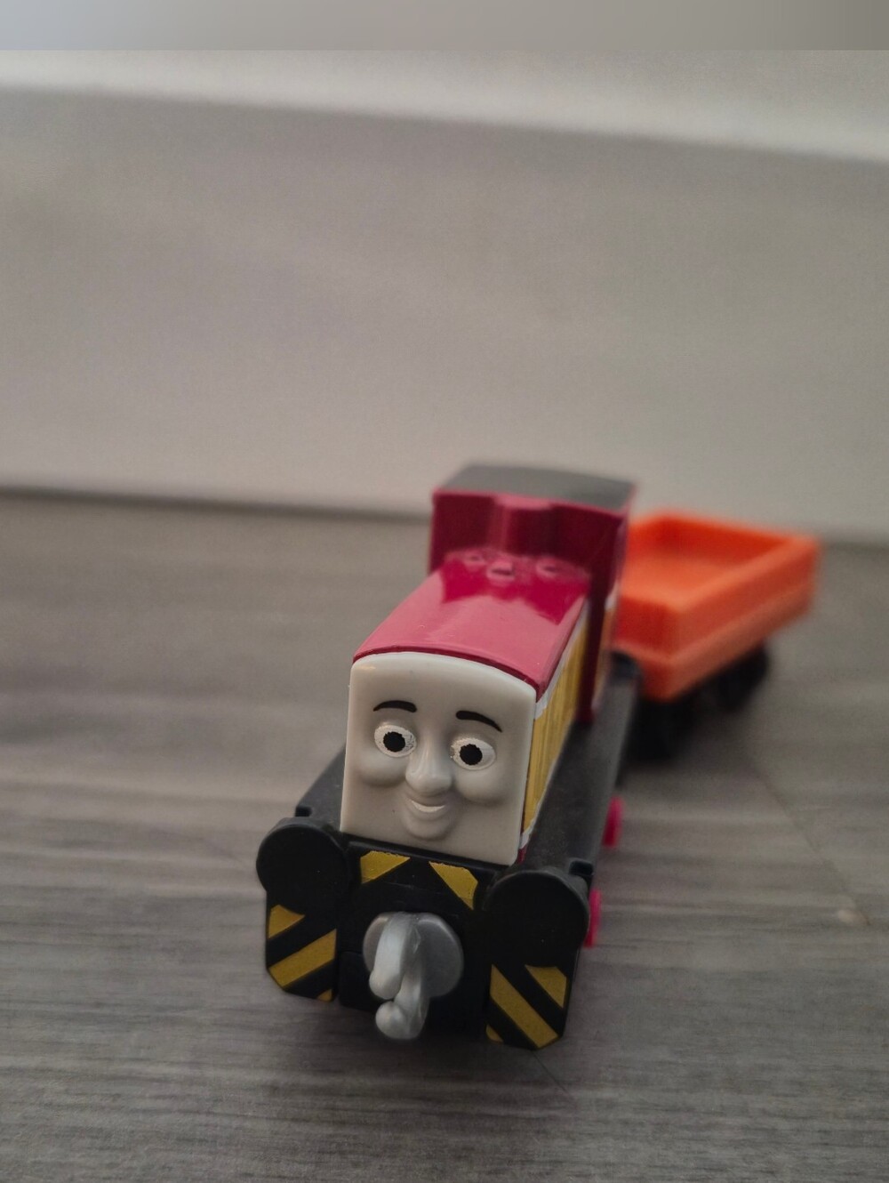 Fisher-Price Thomas The Train: Take-n-Play Dieselworks Fix-Up die-cast